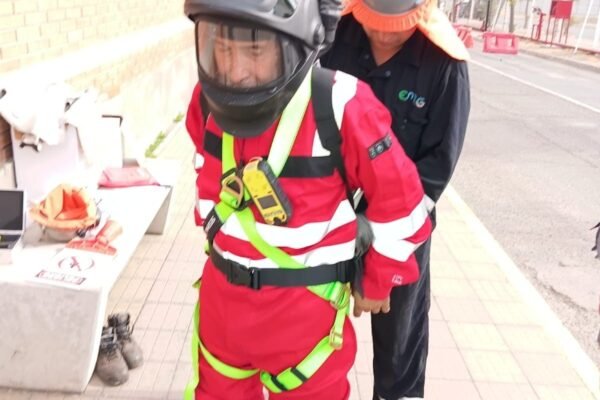 EMG-Servicios-17.00.58-1 Instalación de EPPs para ingreso a área de trabajo 9:38.