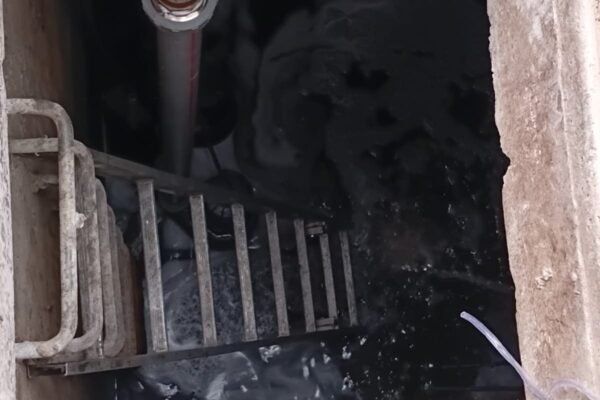 EMG-Servicios-17.01.04-3 Se deja cable para facilitar el proceso en la instalación de la bomba extraída.